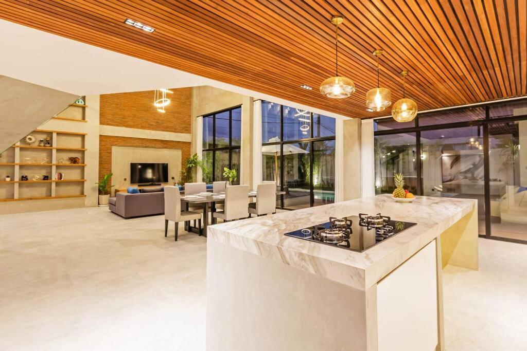 Manresa Villa Bali 4 Чангу Экстерьер фото